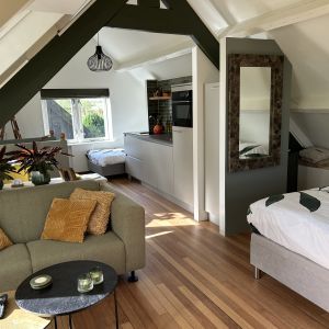 3e bed naast de keuken aan de voorkant